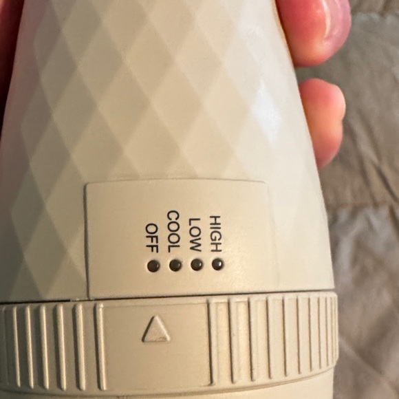 L’ange Le Volume Brush Dryer in Shadow - Picture 4 of 7